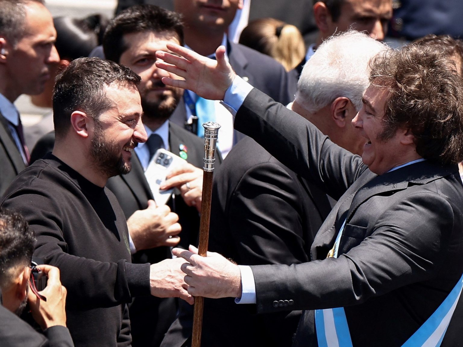 Zelensky felicita a Milei y lo invita a fortalecer la relación con Ucrania: “está haciendo mucho para alcanzar el éxito”