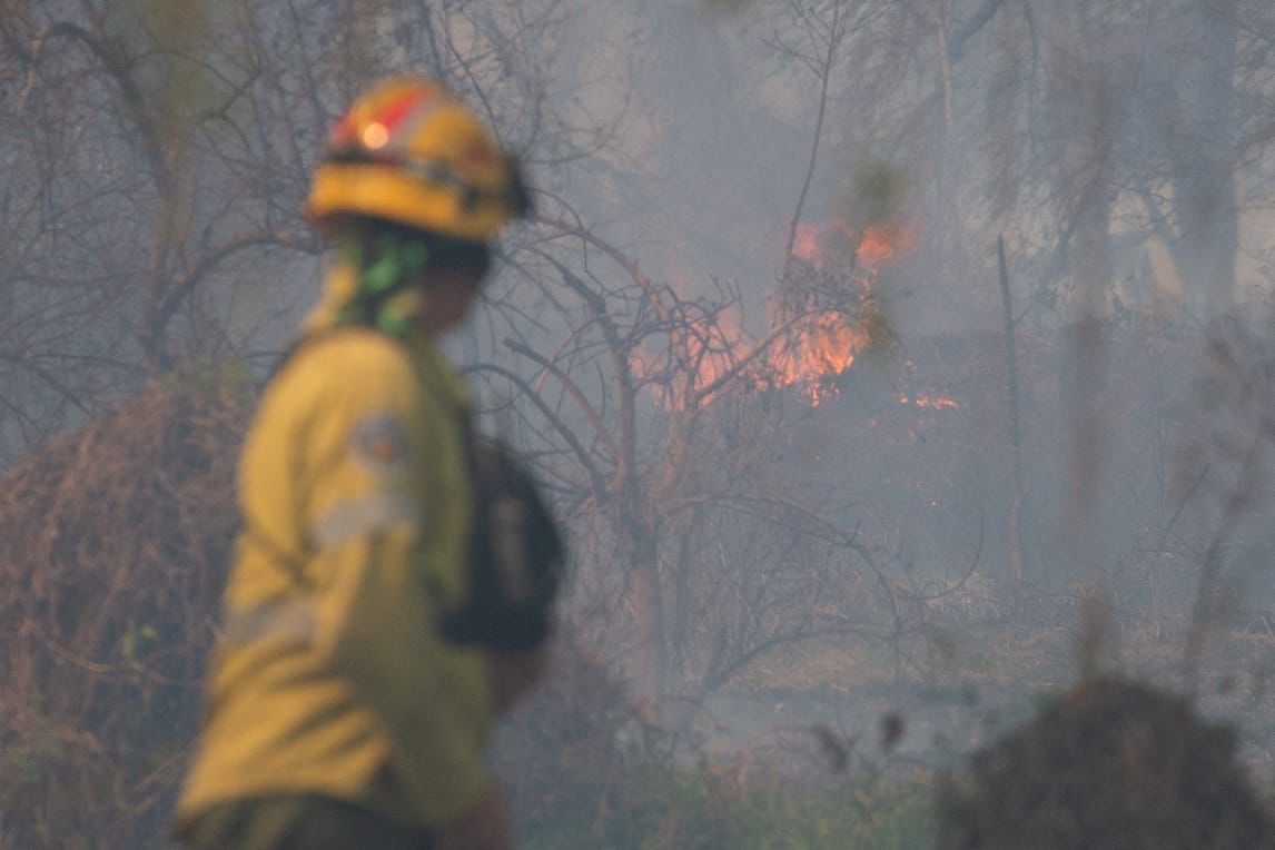 Fuerte operativo en Esquel por incendio en campo Jenkins