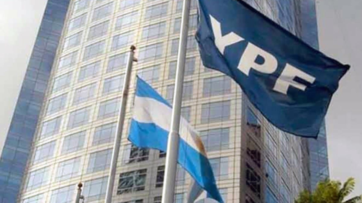 Burford presiona a la Argentina por los chats en el juicio de YPF