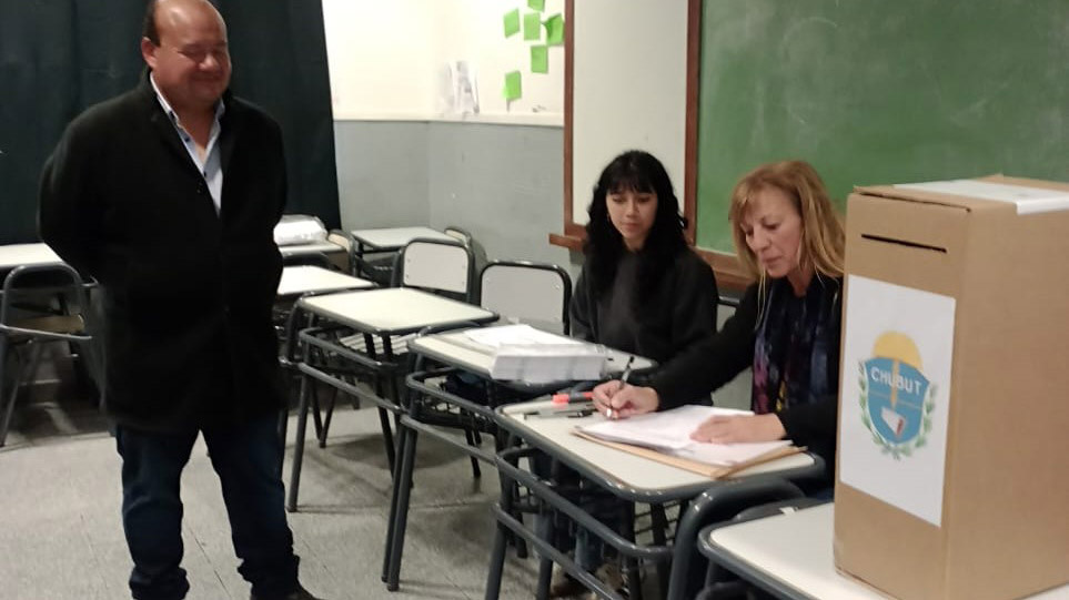 Extranjeros participan en referéndum municipal de Puerto Madryn