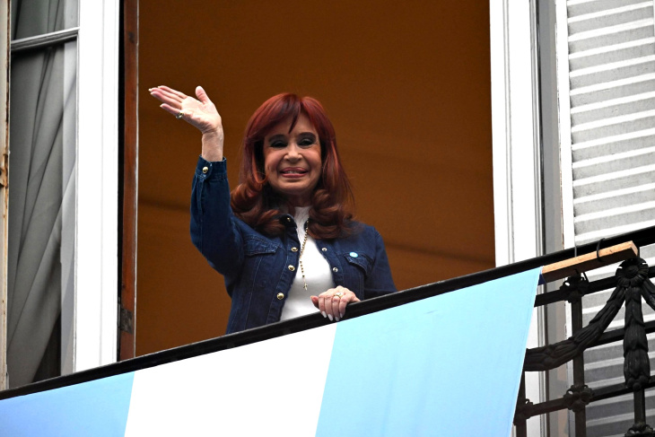Cristina Kirchner apuntó contra Kicillof y calificó de “error político” el desdoblamiento electoral en Buenos Aires