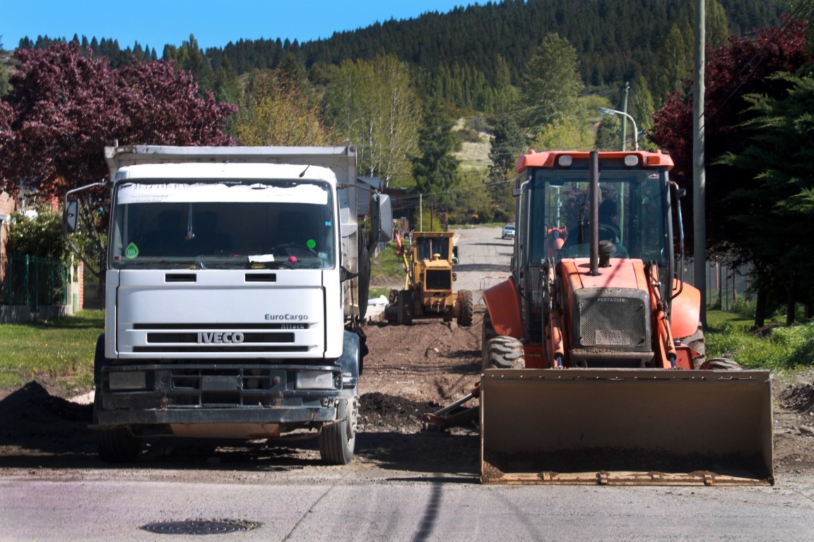 Esquel avanza con obras de pavimentación y adoquinado en la ciudad