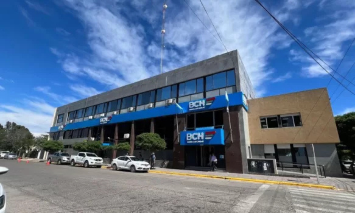 Banco del Chubut aclaró que los feriados no restringen la compra de dólares