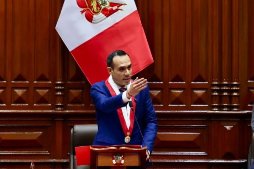 José Jerí asume en Perú con fuerte respaldo ciudadano del 45%