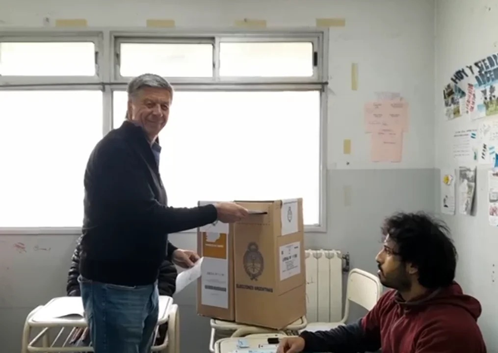 Menna votó en Chubut y destacó la transparencia de la jornada: “Cada voto refleja la voz de los chubutenses”