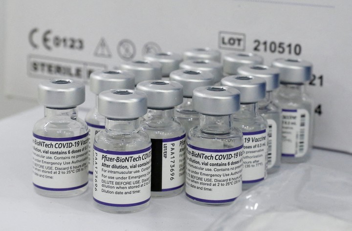 Pfizer difunde estudios sobre la miocarditis y admite un riesgo bajo tras su vacuna contra el Covid