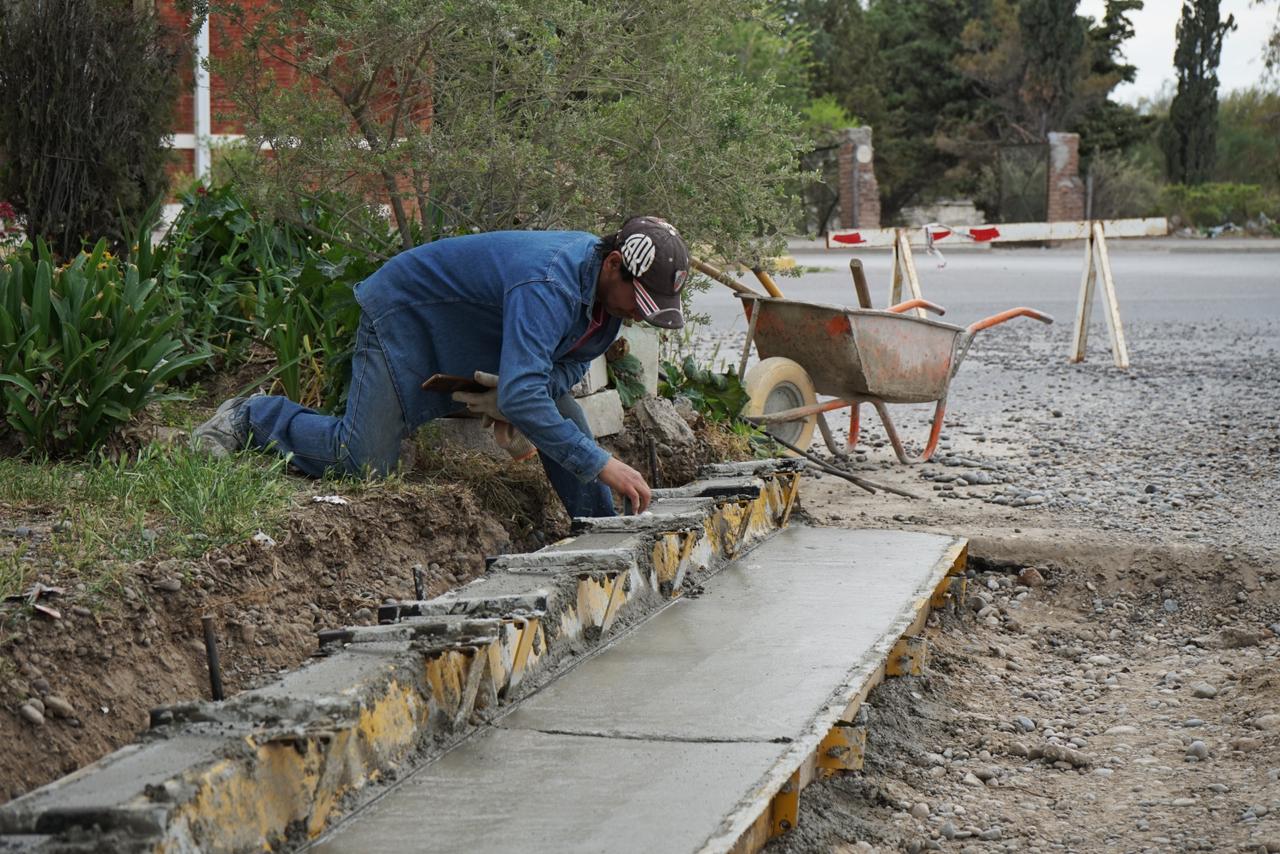 Rawson avanza con la construcción de cordones cuneta en el Área 12