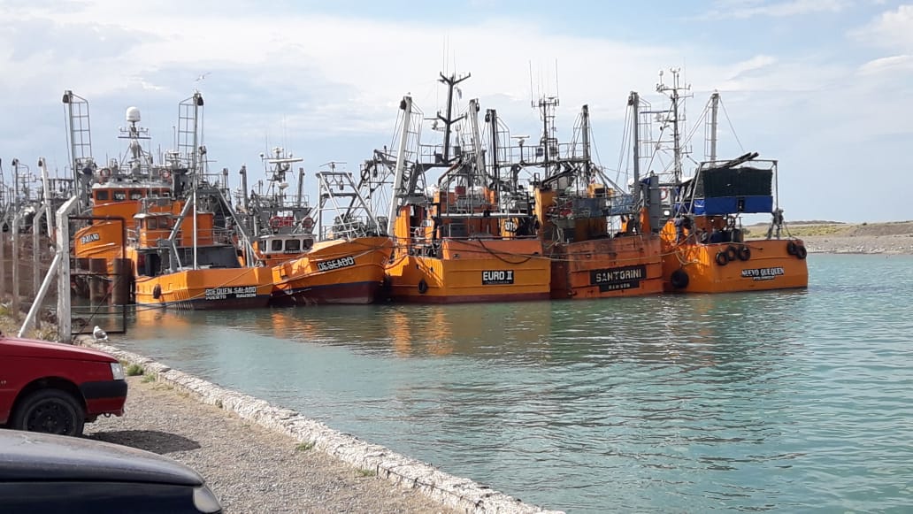 El conflicto con el SOMU frena el inicio de la temporada del langostino