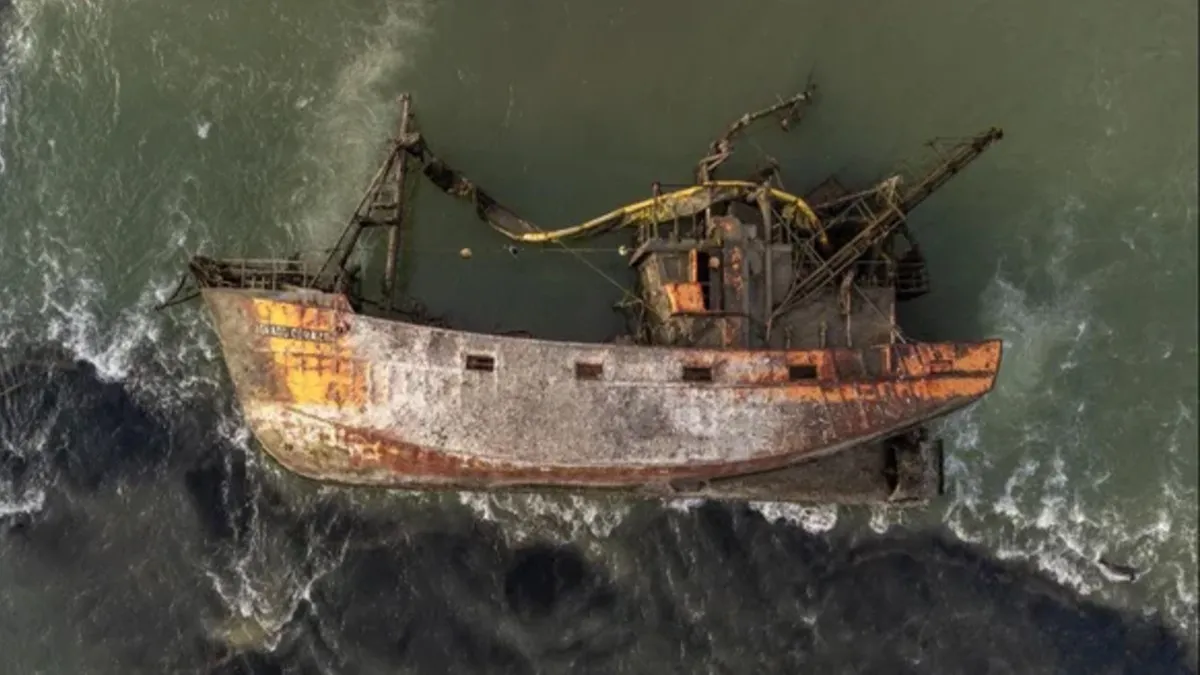 Tras nueve años de abandono, el pesquero “Sagrado Corazón” será removido del puerto de Rawson