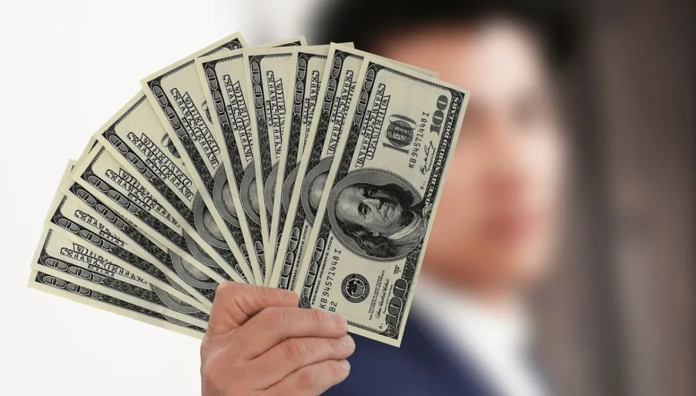 Fuerte movimiento del dólar hoy: cómo cotizan el oficial, el blue y los financieros