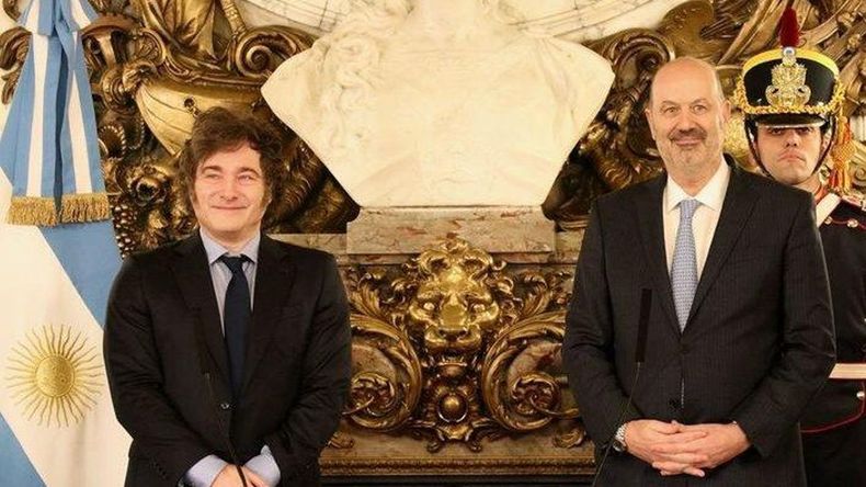 «Eso de que se pase de ocho a trece horas no tiene nada que ver»: El Gobierno desmiente extender la jornada laboral