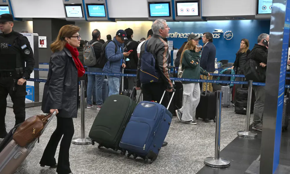 Caos en Aeroparque: asamblea de pilotos deja 7.000 pasajeros varados