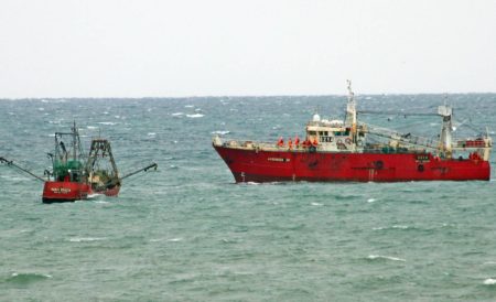 Pesca: Provincia se reunió con los gremios y garantizaron la paz social y el inicio de la actividad