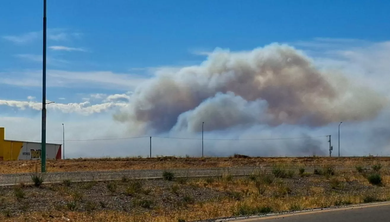 Caída de rayos desató dos incendios en campos cercanos a Trelew
