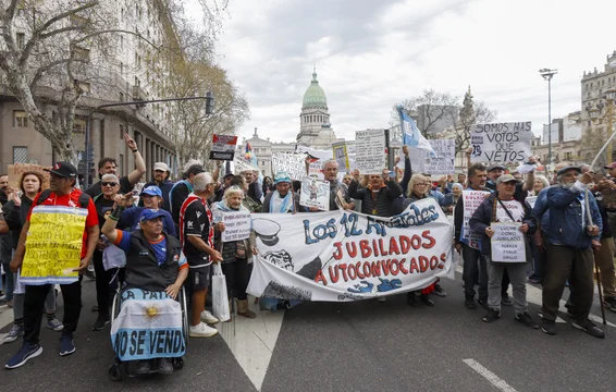 Nuevo operativo policial en Plaza de Mayo ante la marcha de los jubilados