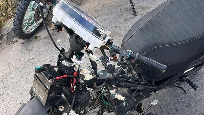 Abandonan moto robada al llegar la policía en Trelew