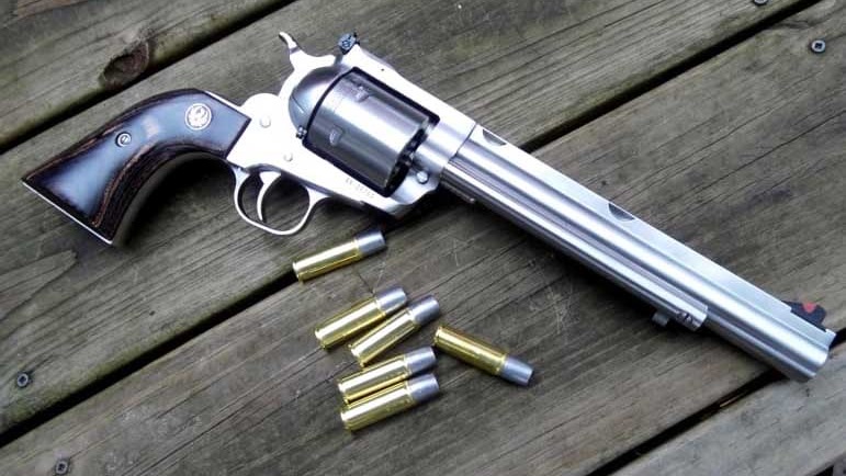 Detienen a hombre que disparaba con revólver 44 Magnum