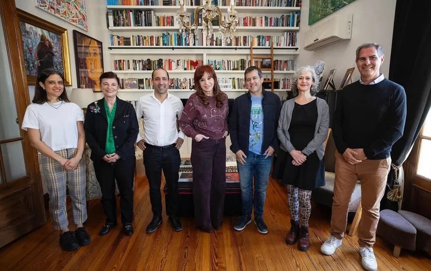 Cristina Kirchner cruzó las críticas por la reunión en su prisión domiciliaria