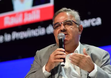 Jalil, que se acerca a Milei, será el nuevo presidente de los gobernadores del Norte Grande