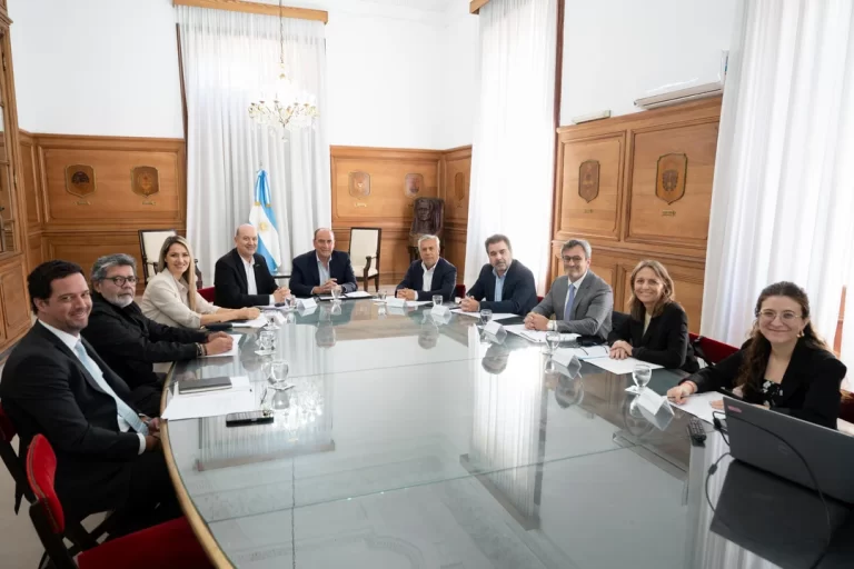 Santilli visita Misiones y trabaja para cerrar la agenda con los 20 gobernadores