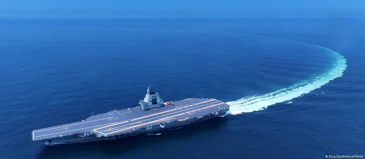 China lanza su portaaviones Fujian con catapulta electromagnética