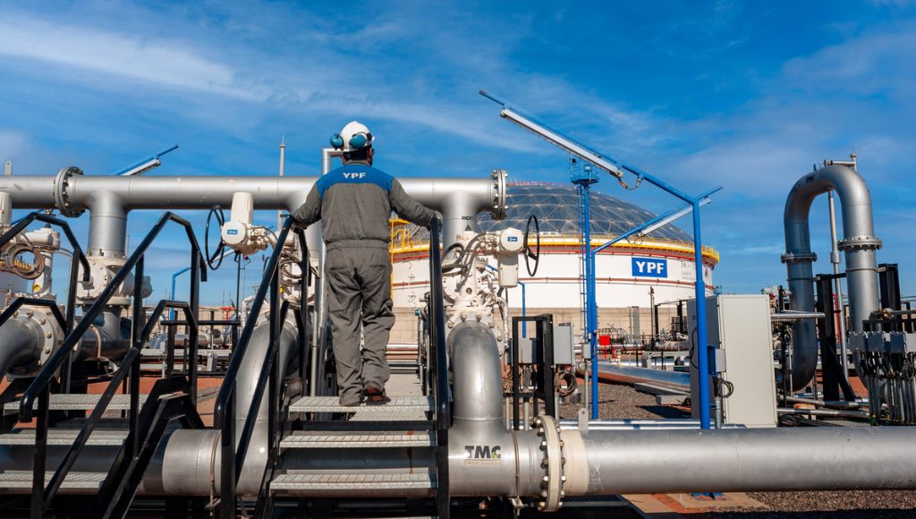 YPF, ENI y ADNOC avanzan para extraer gas en tres bloques de Vaca Muerta