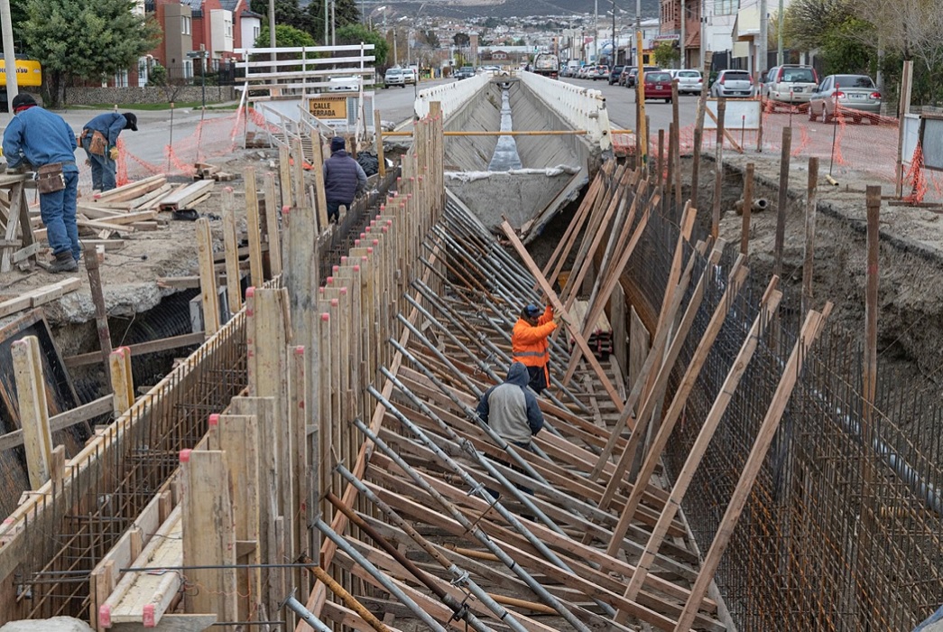 Concejo de Comodoro aprueba convenio para iniciar la obra de descarga del Canal de Avenida Roca