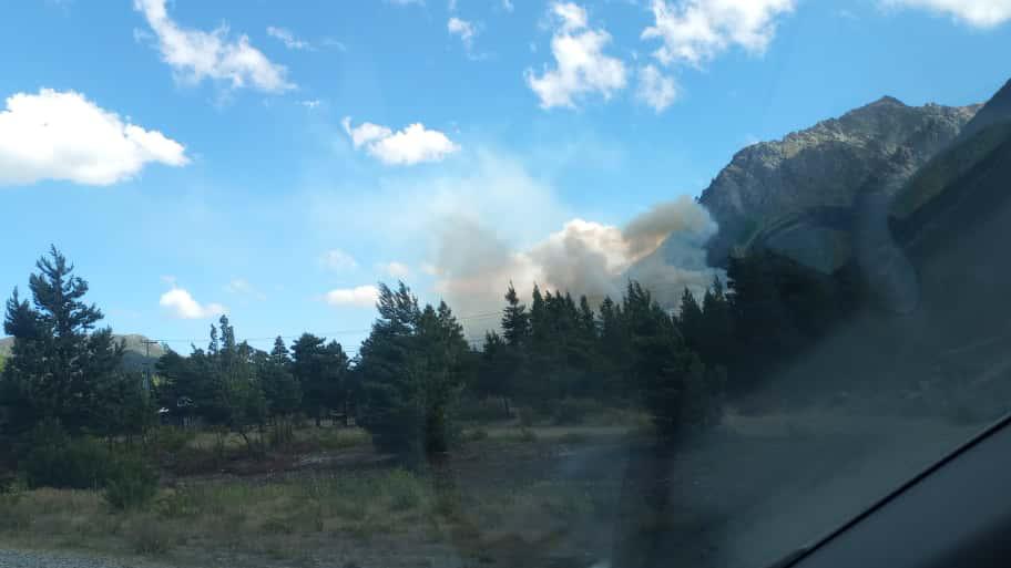 Emergencia en Chubut: bomberos combaten incendios en Epuyén y Dique Ameghino