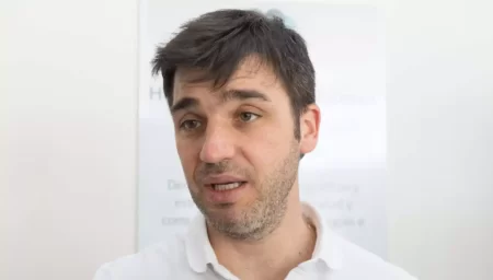 Nacho Torres resaltó la inversión para construir viviendas adaptadas en Puerto Madryn