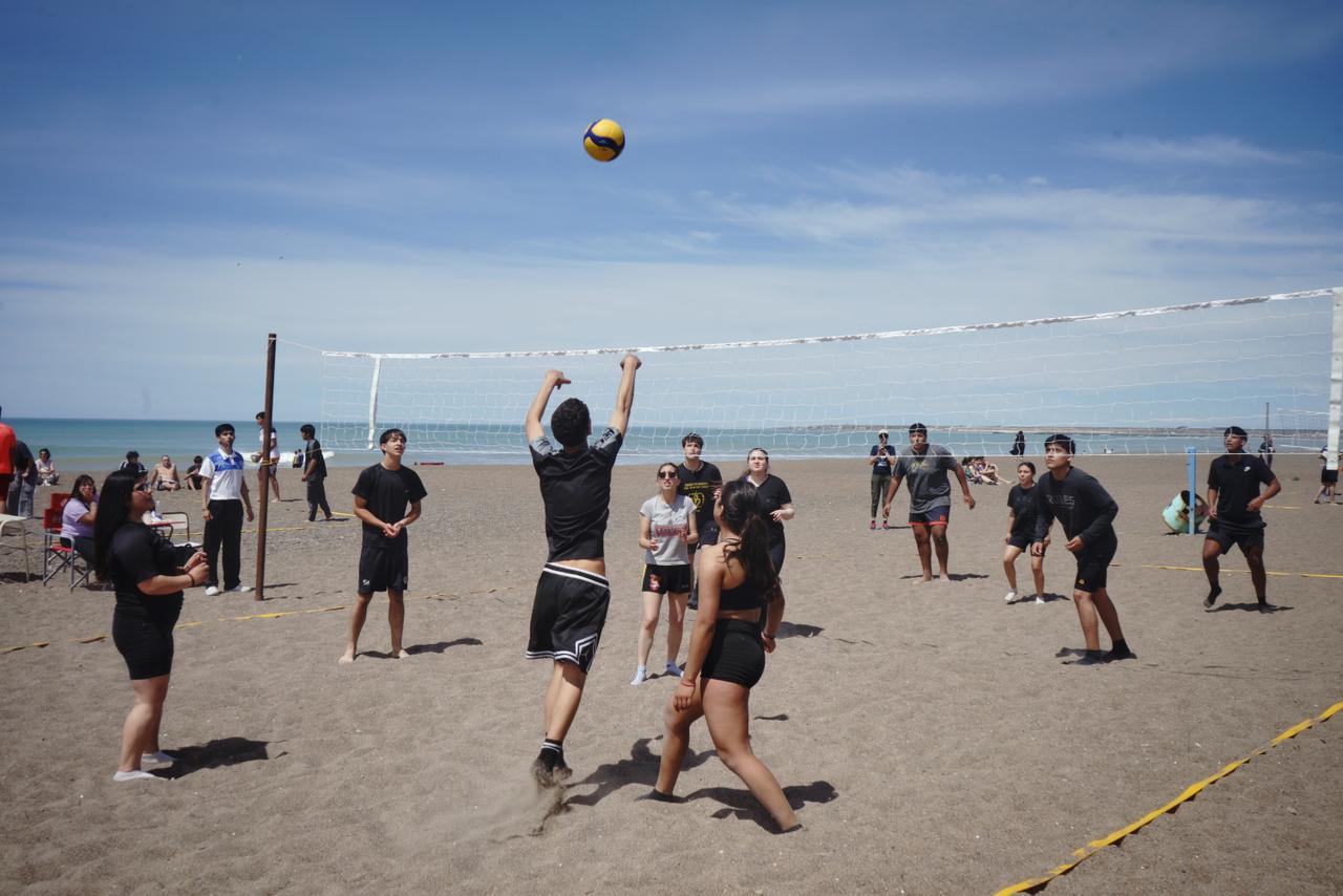 Rawson destacó la participación estudiantil en la segunda jornada del Intercapital 2025 de vóley mixto