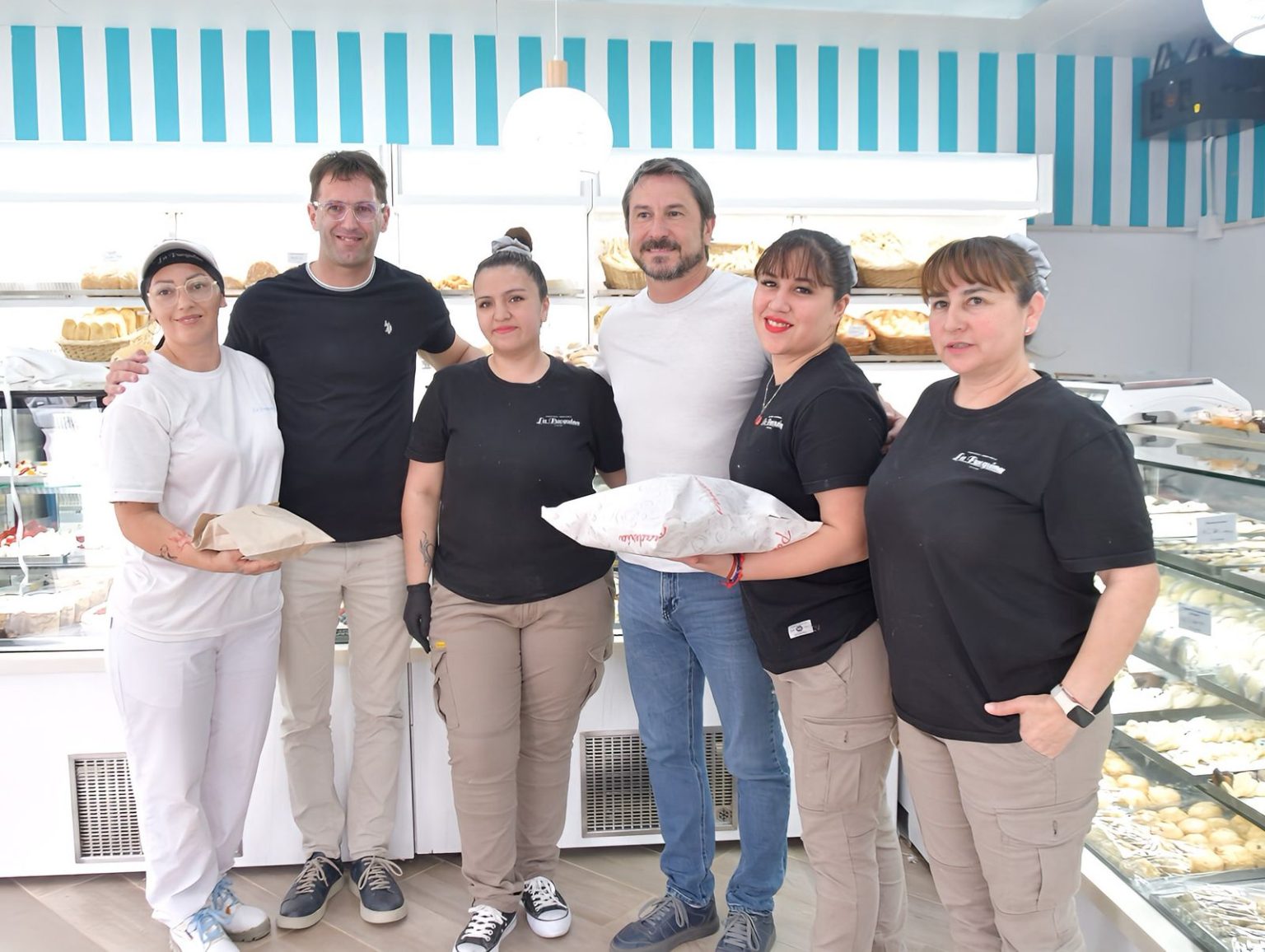 Merino recorrió comercios nuevos y renovados en Trelew, destacando la apuesta y confianza del sector privado pese a la situación económica