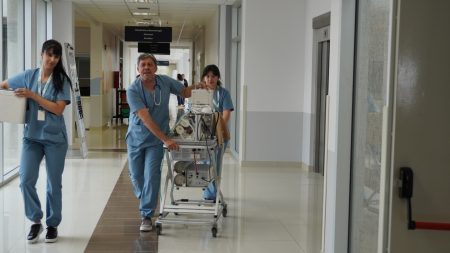 Acosta explicó cómo funcionará el Hospital María Humphreys tras el traslado de pacientes