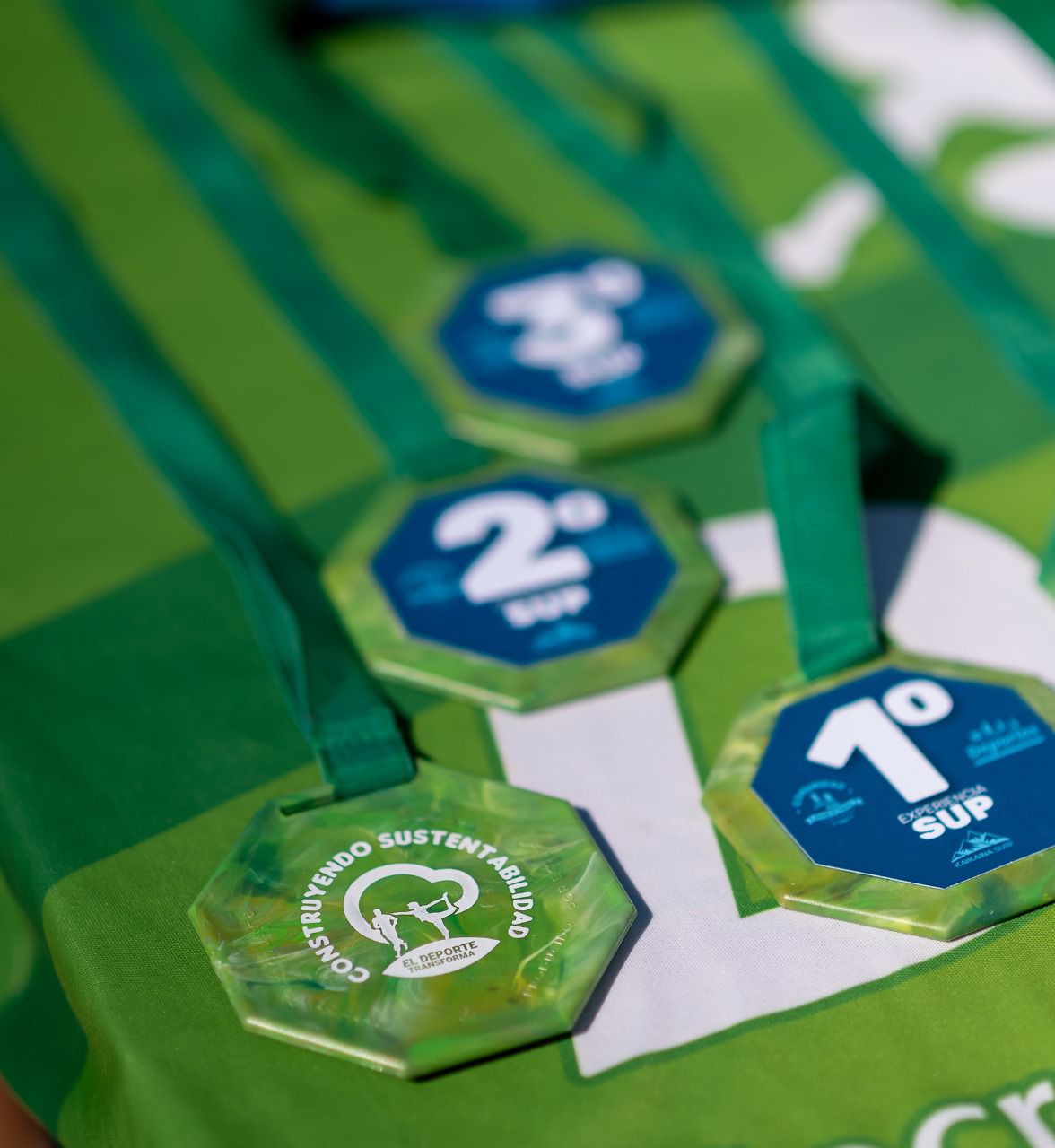 Puerto Madryn: Participantes realizaron plogging en la playa como parte del programa «Construyendo Sustentabilidad» en el Arena Fest