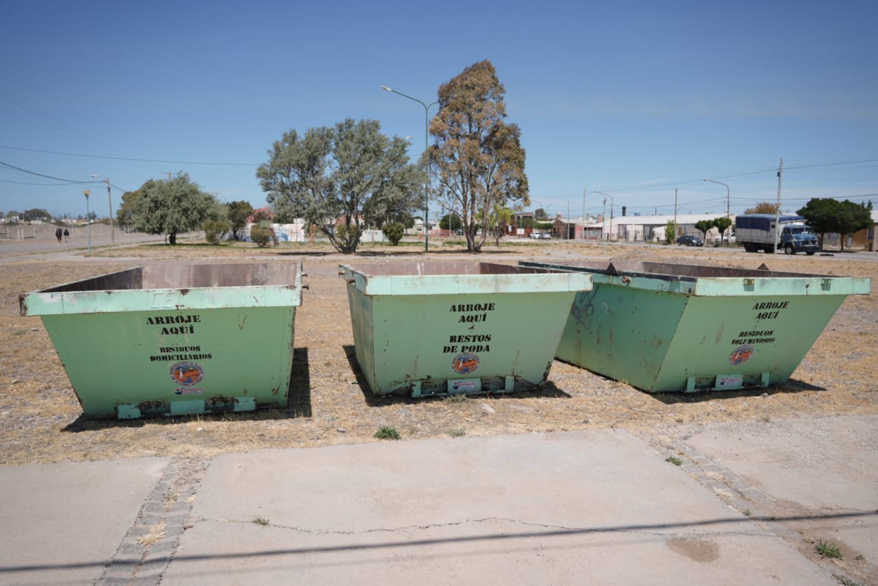 Rawson instaló volquetes del programa ‘Eco Capital’ en barrio 490 Sur, facilitando la disposición de residuos