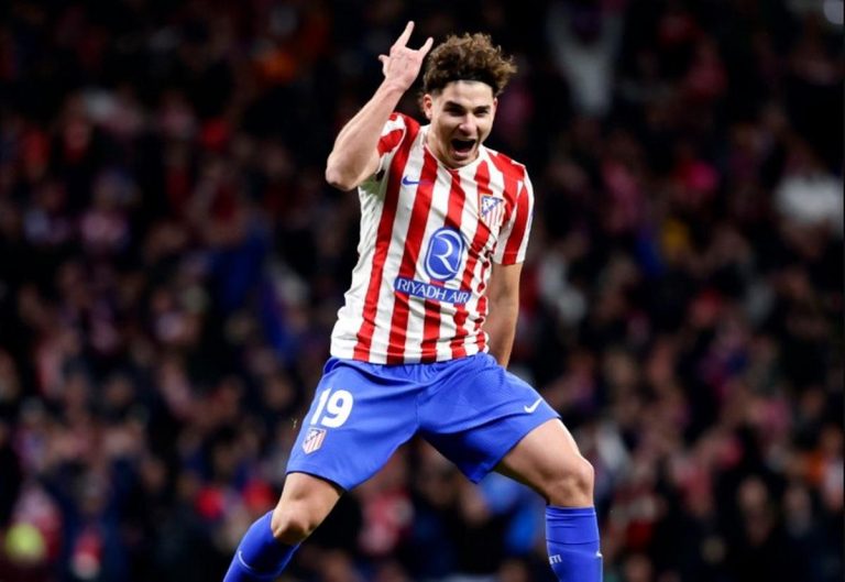 Álvarez marca en el triunfo agónico del Atlético ante el Inter de Martínez