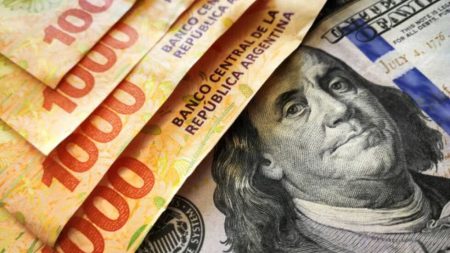 Gobierno lanzó guía para detectar dólares, euros y pesos falsos