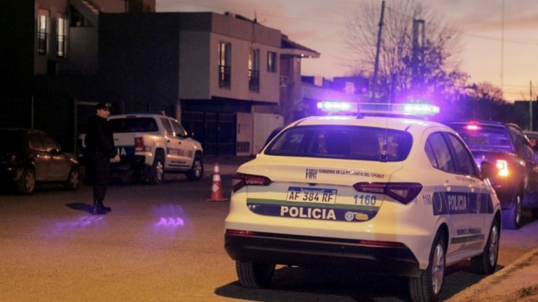 Hallan sin vida a un ex policía en Trelew y la Justicia investiga un posible homicidio