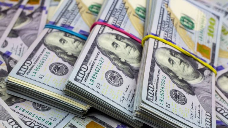 El dólar blue profundiza su baja y se acerca al dólar oficial