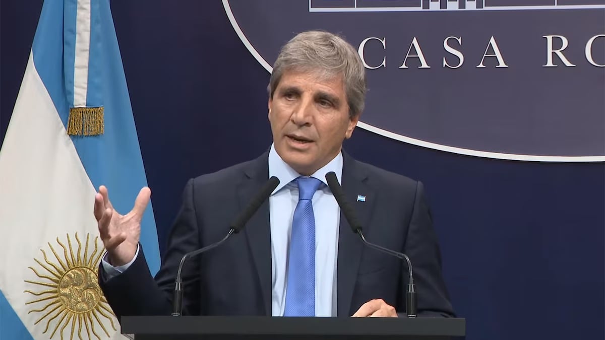 Caputo promete un 2026 “espectacular” y defiende baja de impuestos