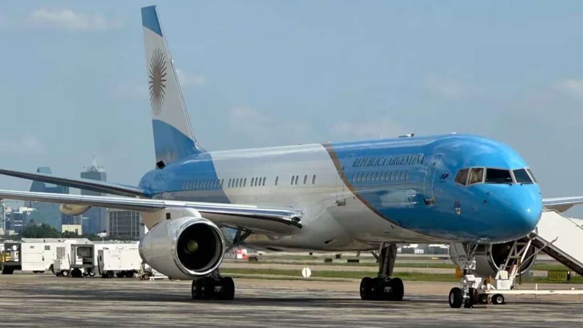 Milei reanudó su vuelo a Estados Unidos tras escala en Lima