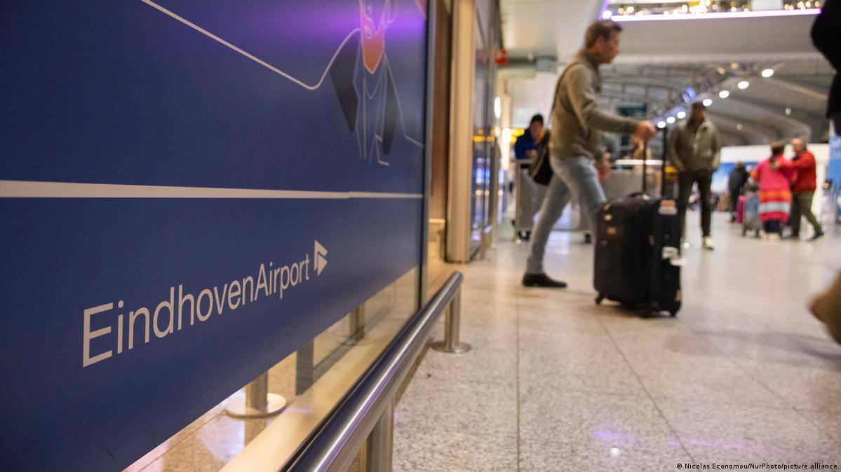 Drones obligan a suspender vuelos y paralizan el aeropuerto de Eindhoven