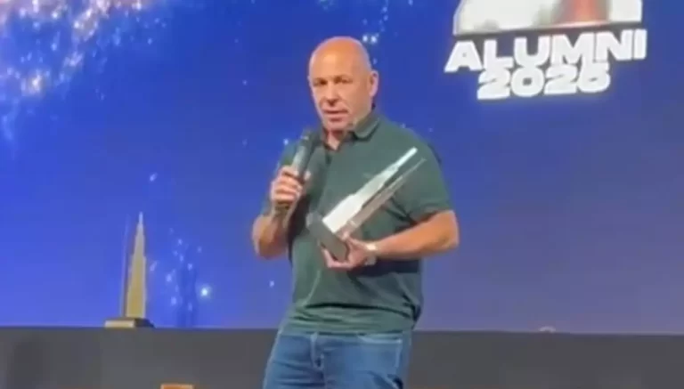 Ricardo Sastre recibió distinción en los Premios Alumni como dirigente destacado de la Primera Nacional