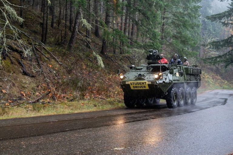 El nuevo ministro de Defensa encabezará un acto junto a Petri para presentar los nuevos vehículos de guerra del Ejército