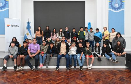 Programa de puertas abiertas: alumnos de Corcovado visitaron la Casa de Gobierno en Rawson