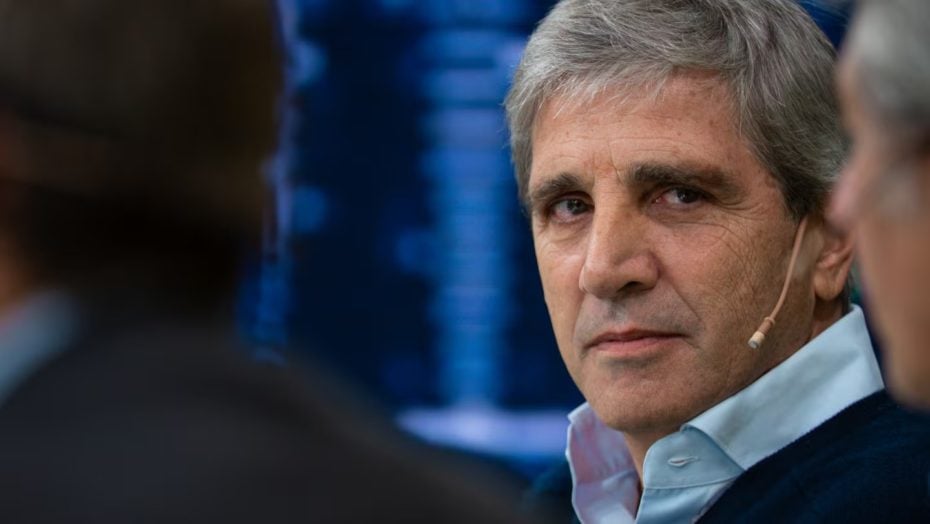 Caputo prometió estabilidad cambiaria: “Andá a dormir tranquilo, con el dólar no va a pasar nada”