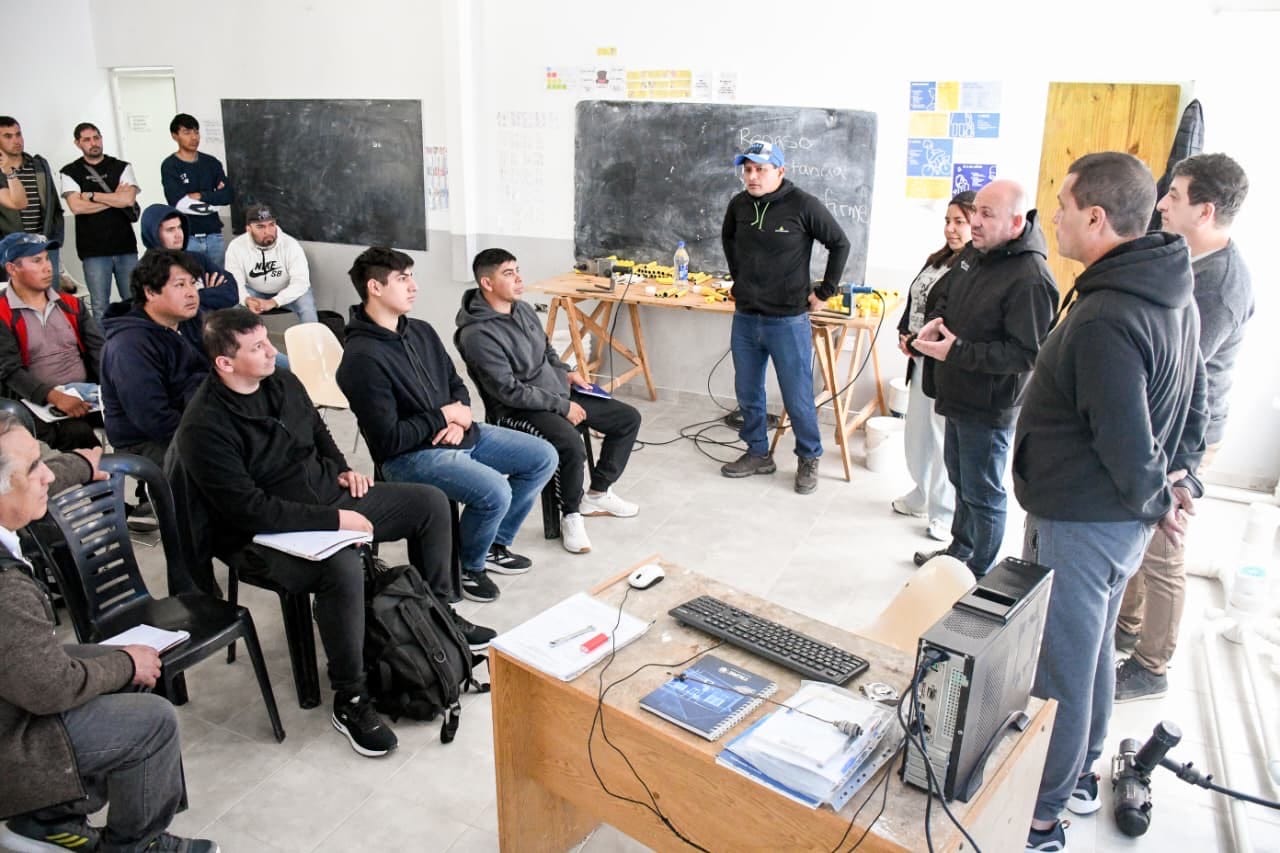 Sastre destaca las capacitaciones para vecinos de Puerto Madryn