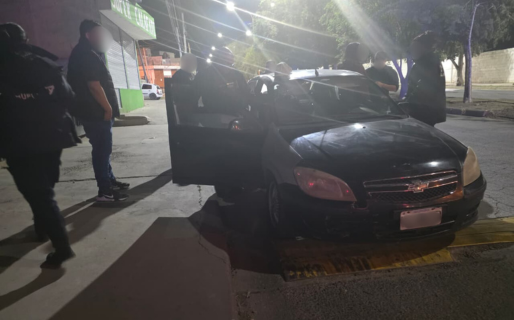 Conductor alcoholizado perdió auto tras cruzar semáforo rojo