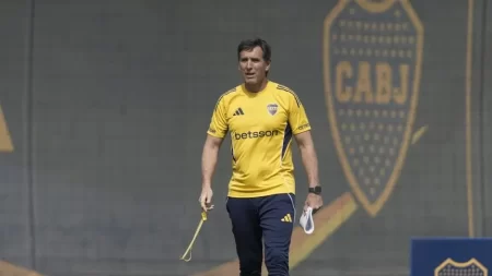 Úbeda define el mediocampo de Boca: tres jugadores para dos lugares