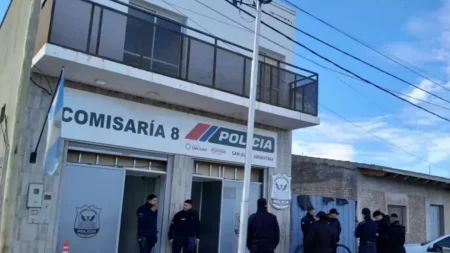 Atacó a su tío con un palo con clavos en San Juan y lo dejó grave