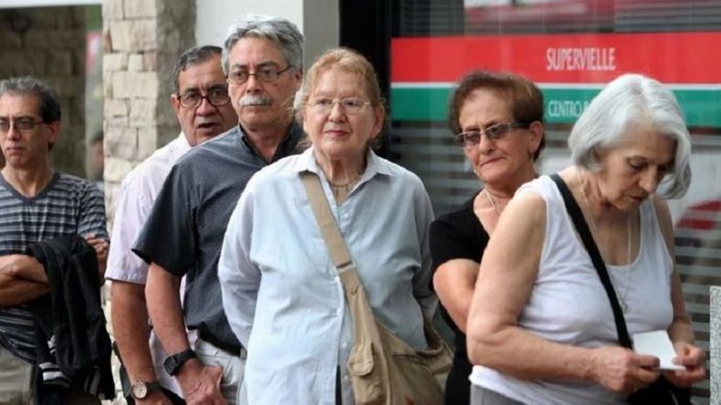 El Gobierno actualizó los montos de jubilaciones y asignaciones para noviembre